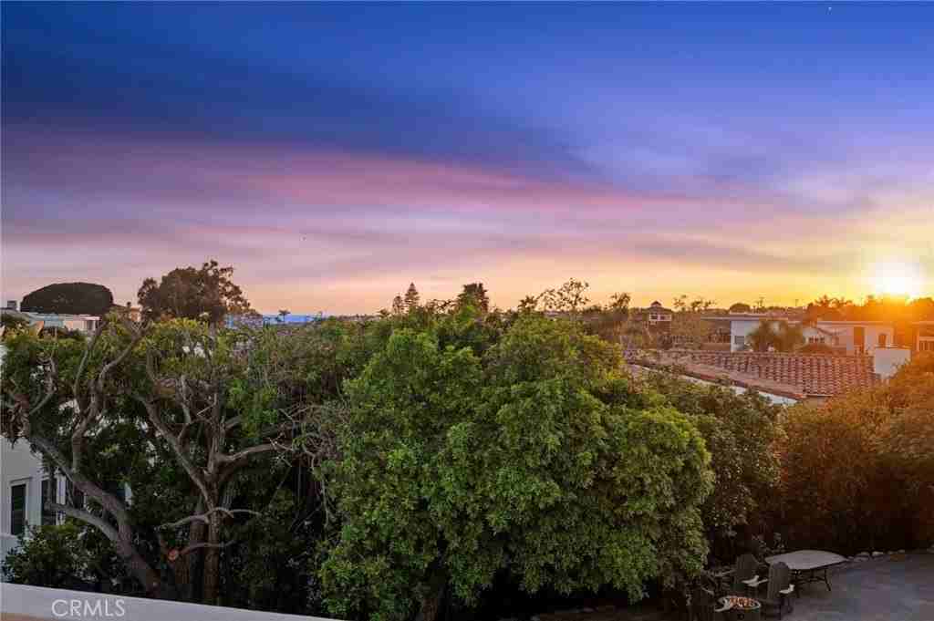 403 Serra Dr - Photo 3 of 39