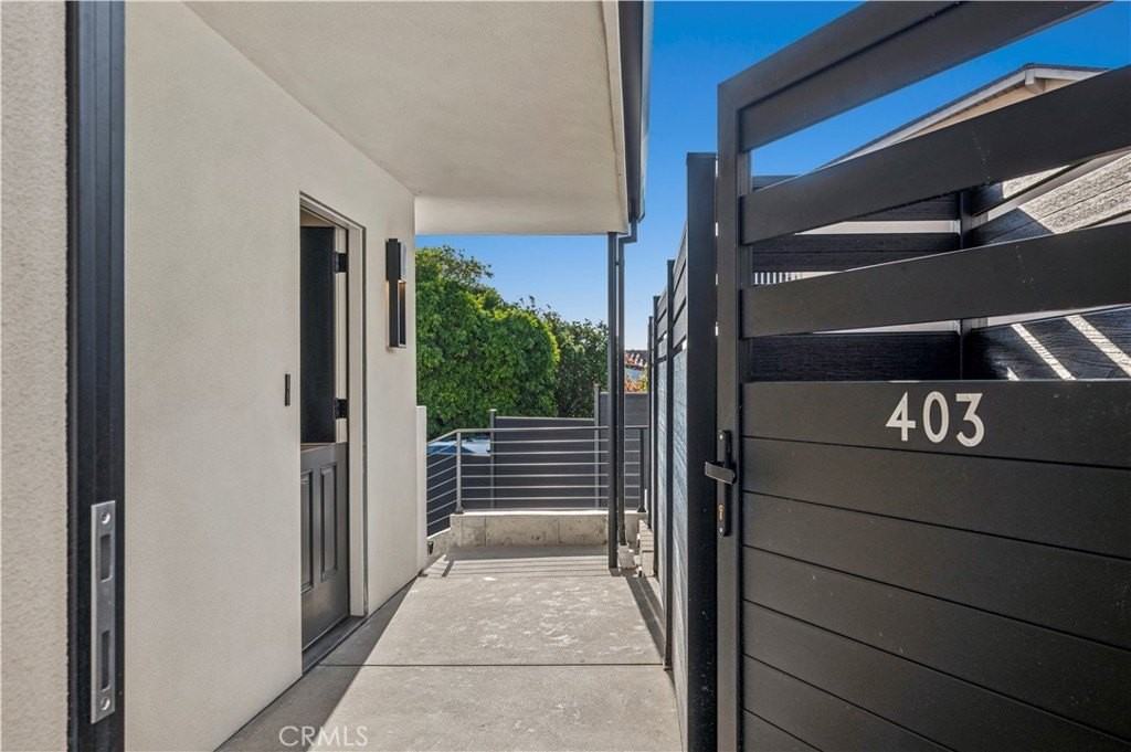 403 Serra Dr - Photo 4 of 39