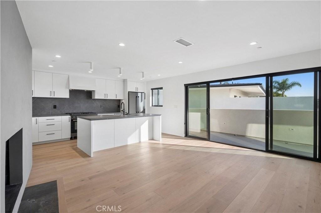 405 Serra Dr - Photo 7 of 34