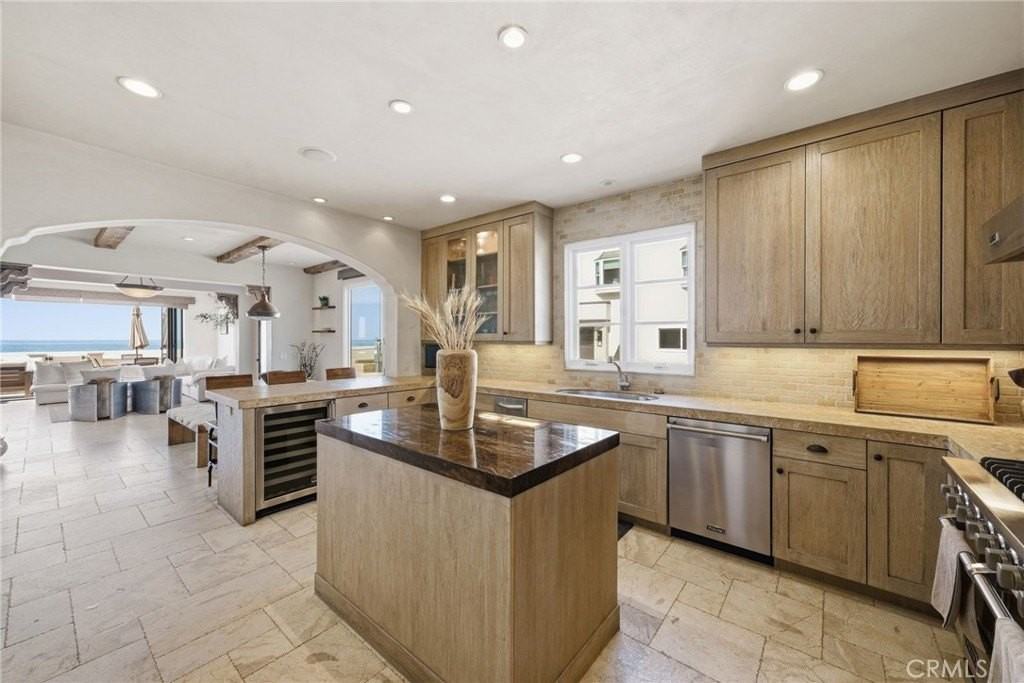 3715 Seashore Dr - Photo 3 of 42