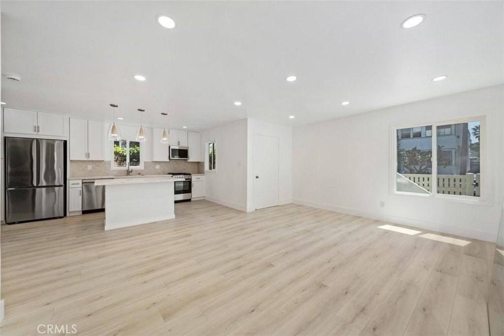 23 Rose Ave - Photo 4 of 33