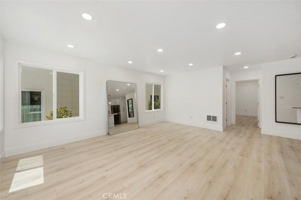 23 Rose Ave - Photo 6 of 33