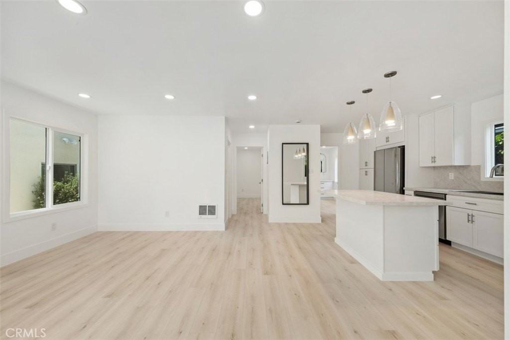 23 Rose Ave - Photo 7 of 33