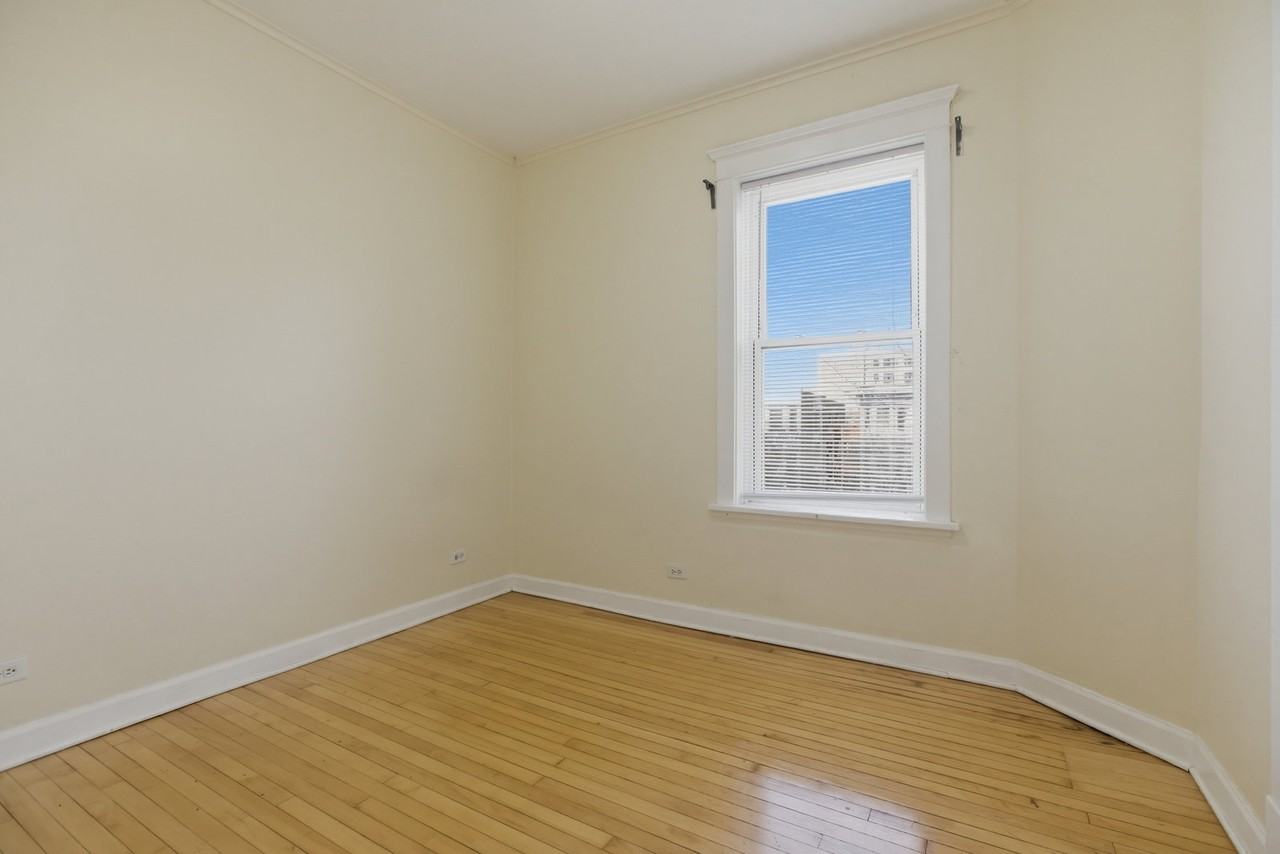 5122 N Kenmore Ave #3N - Photo 4 of 8