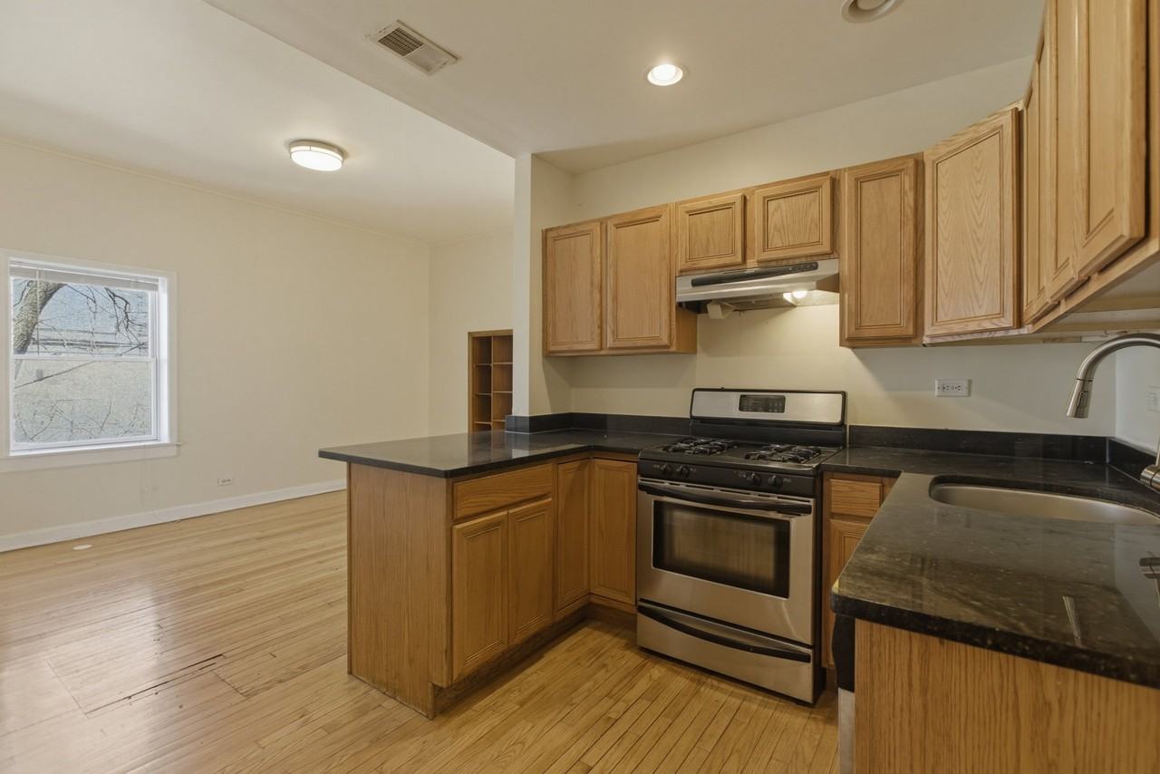 5122 N Kenmore Ave #3N - Photo 7 of 8