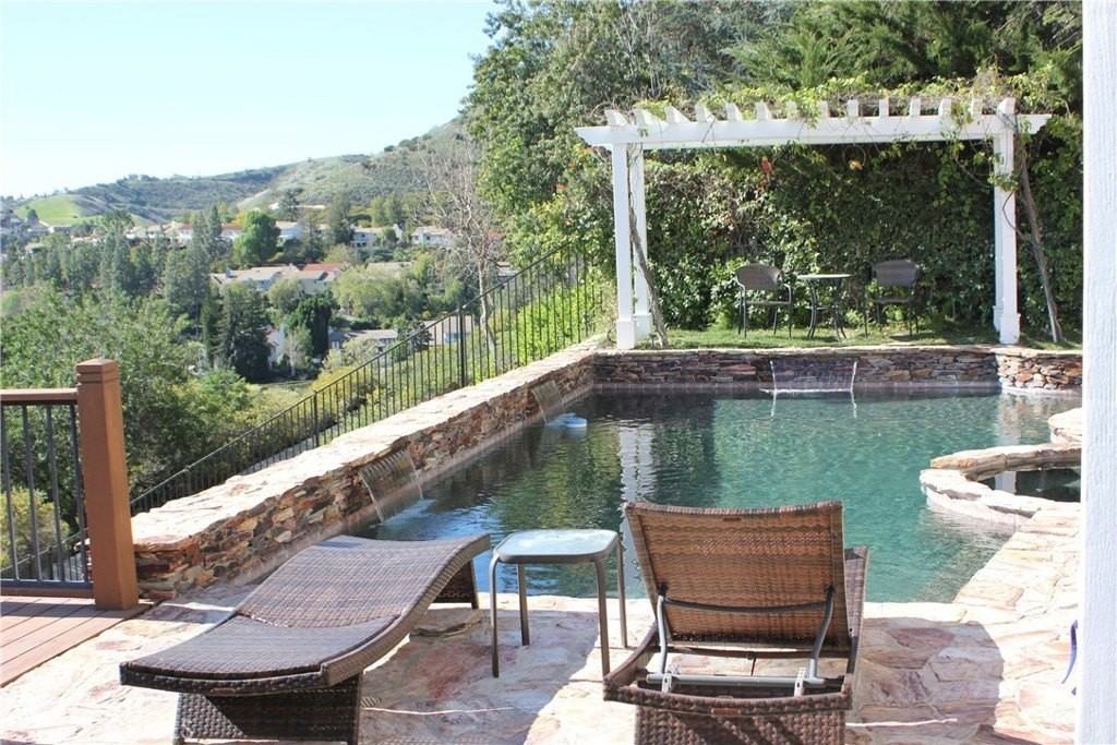 24574 Indian Hill Ln - Photo 3 of 14