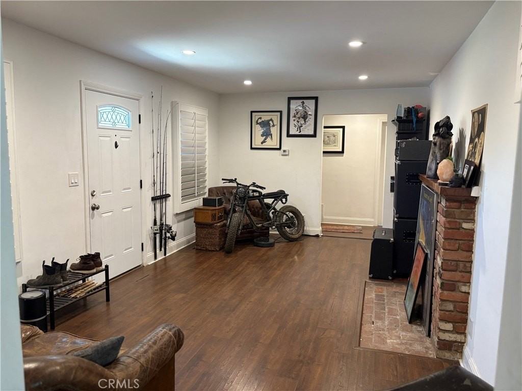 12917 Gladstone Ave - Photo 4 of 17