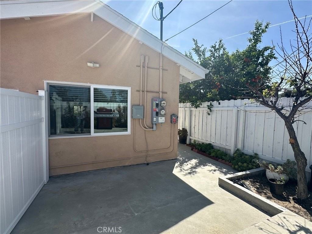 23003 Brenford St - Photo 3 of 26