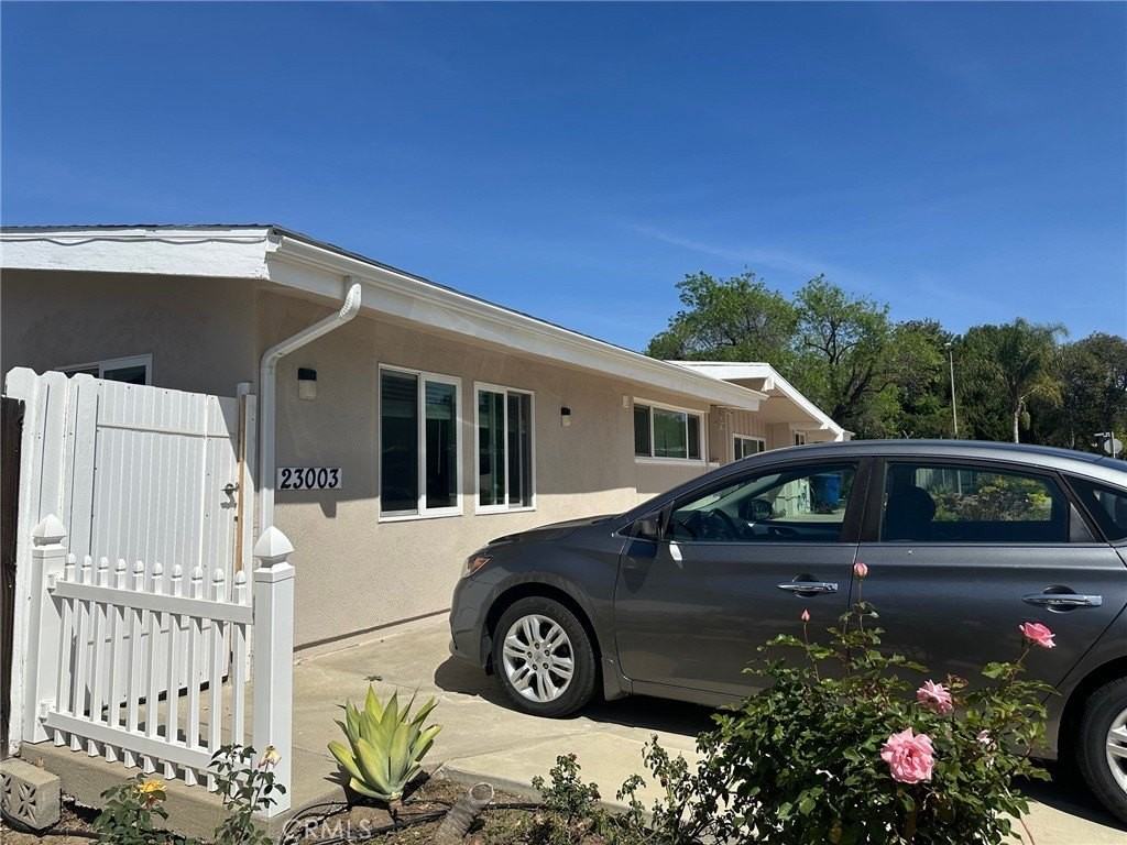 23003 Brenford St - Photo 4 of 26