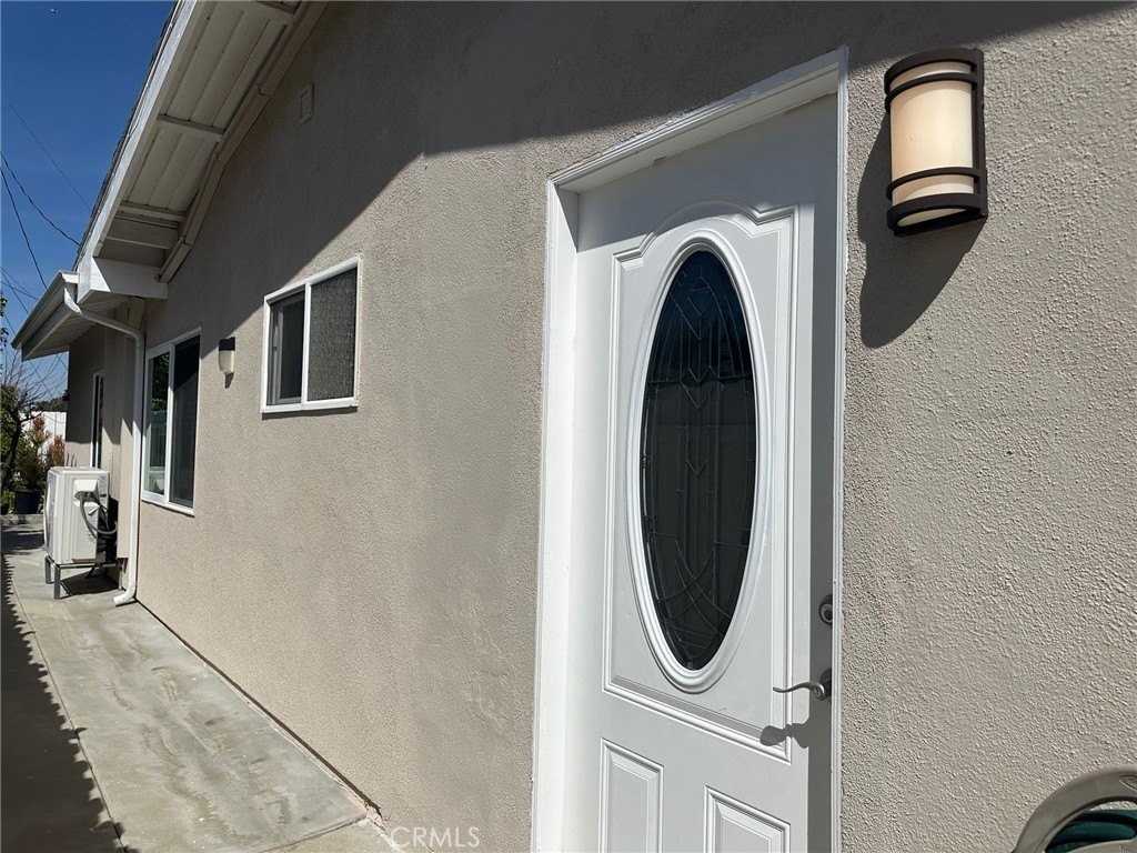 23003 Brenford St - Photo 5 of 26