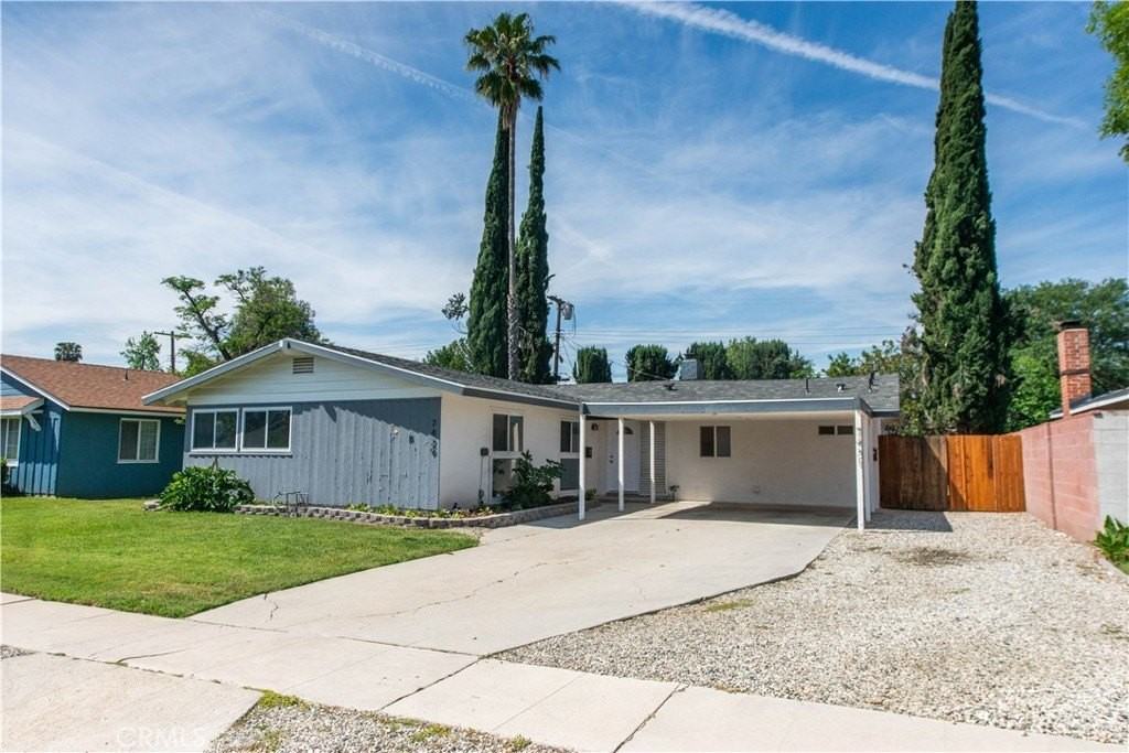 7429 Kentland Ave - Photo 2 of 23