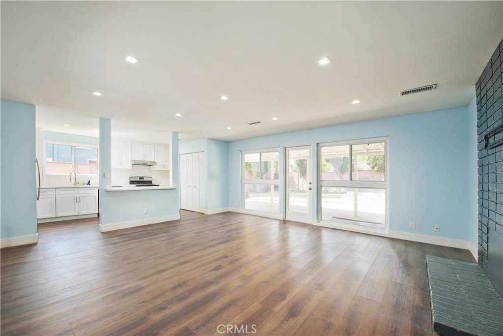 7429 Kentland Ave - Photo 4 of 23