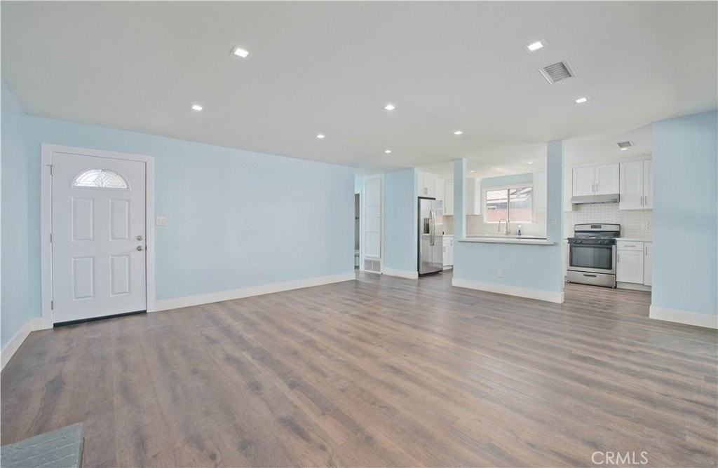 7429 Kentland Ave - Photo 7 of 23