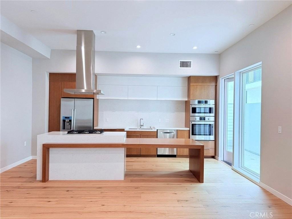 1729 S Barrington Ave #3 - Photo 4 of 19