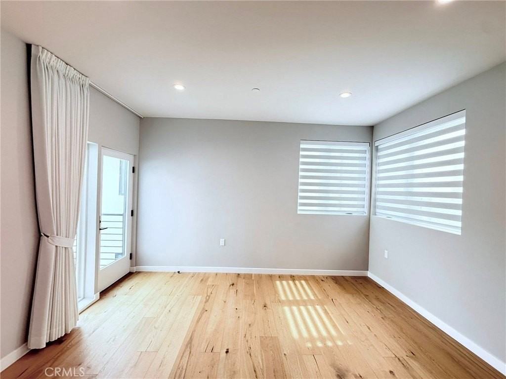 1729 S Barrington Ave #3 - Photo 7 of 19