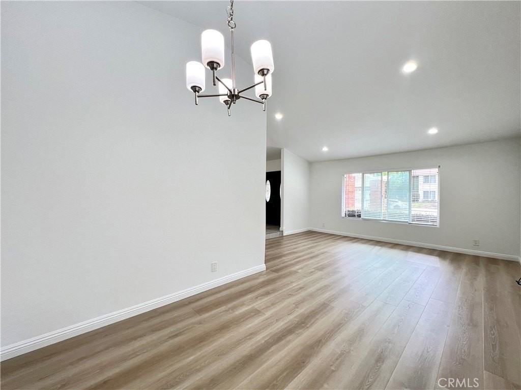 1545 Meadow Glen Rd - Photo 7 of 30