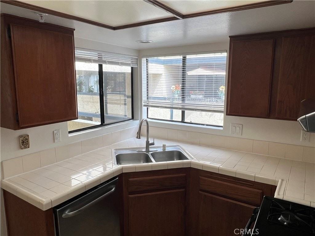 711 W Duarte Rd #D - Photo 6 of 15