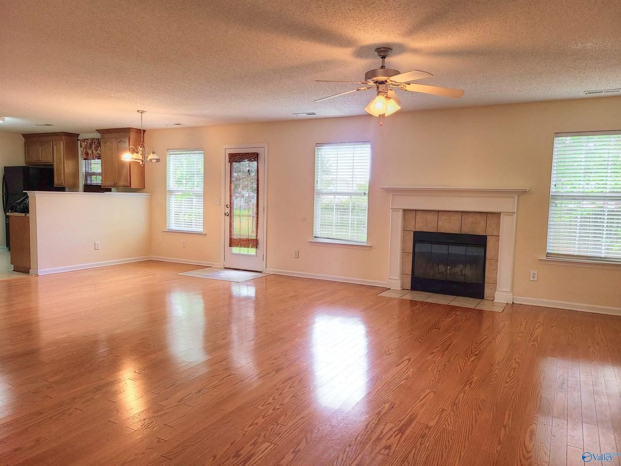 247 Brockton Dr - Photo 4 of 20