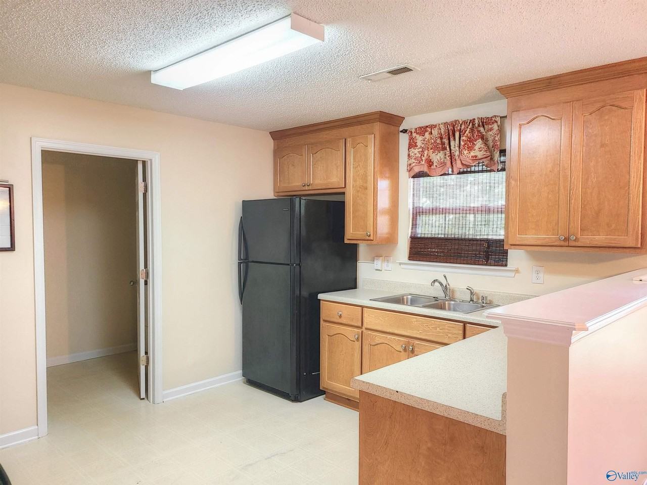 247 Brockton Dr - Photo 7 of 20