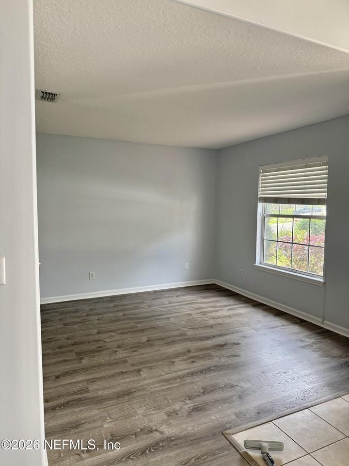 12255 Lake Fern Dr E - Photo 4 of 18