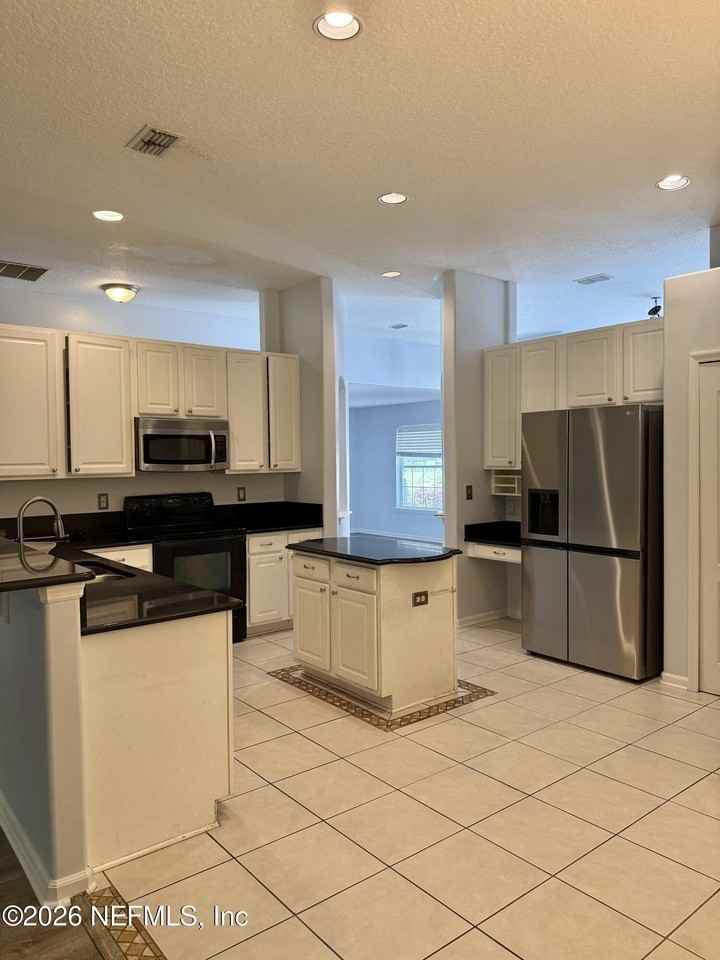 12255 Lake Fern Dr E - Photo 5 of 18