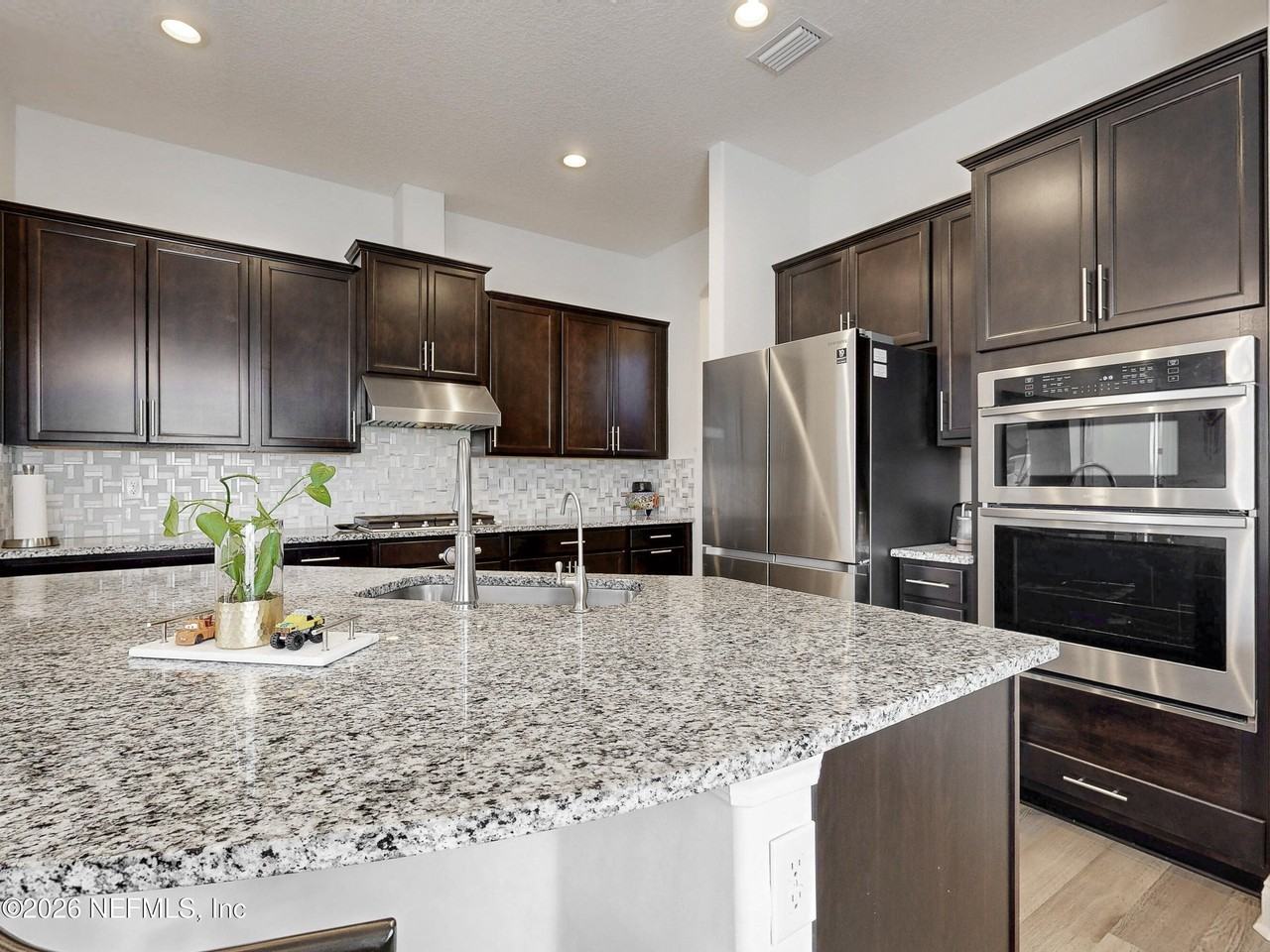 121 Newfield Way - Photo 6 of 43