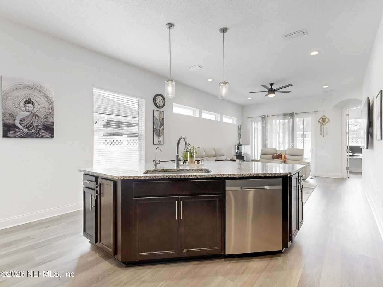 121 Newfield Way - Photo 7 of 43