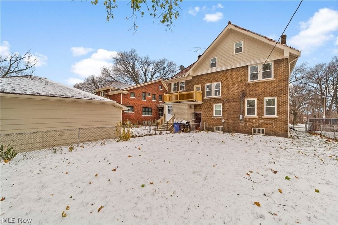 867 East Blvd - Photo 3 of 43