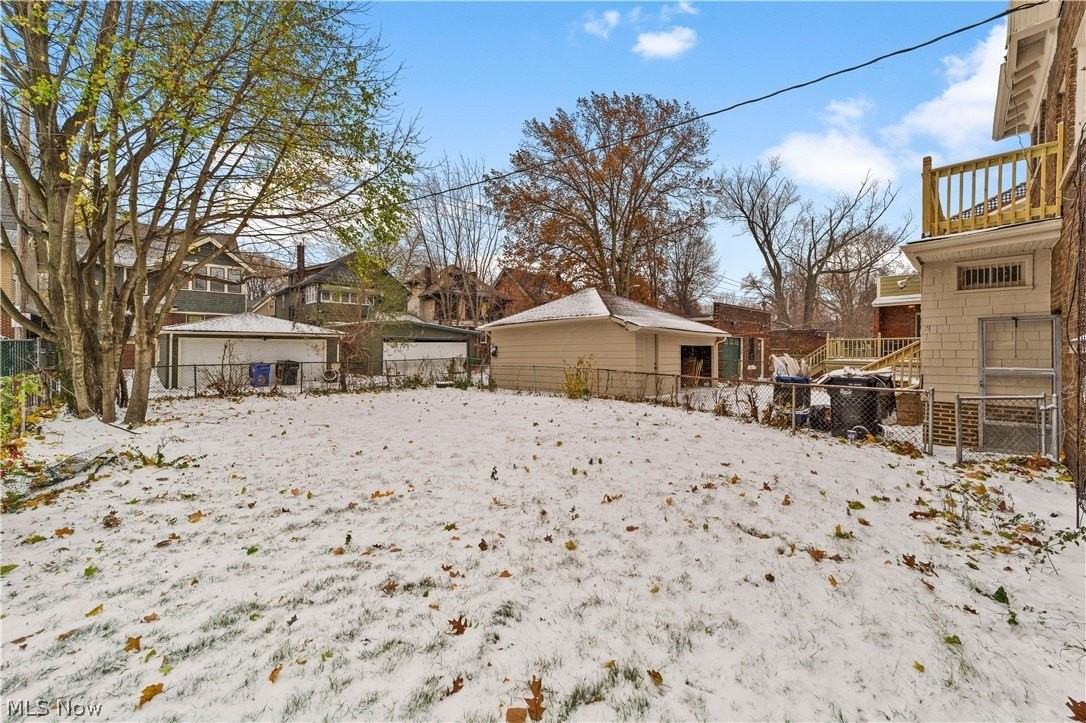 867 East Blvd - Photo 4 of 43