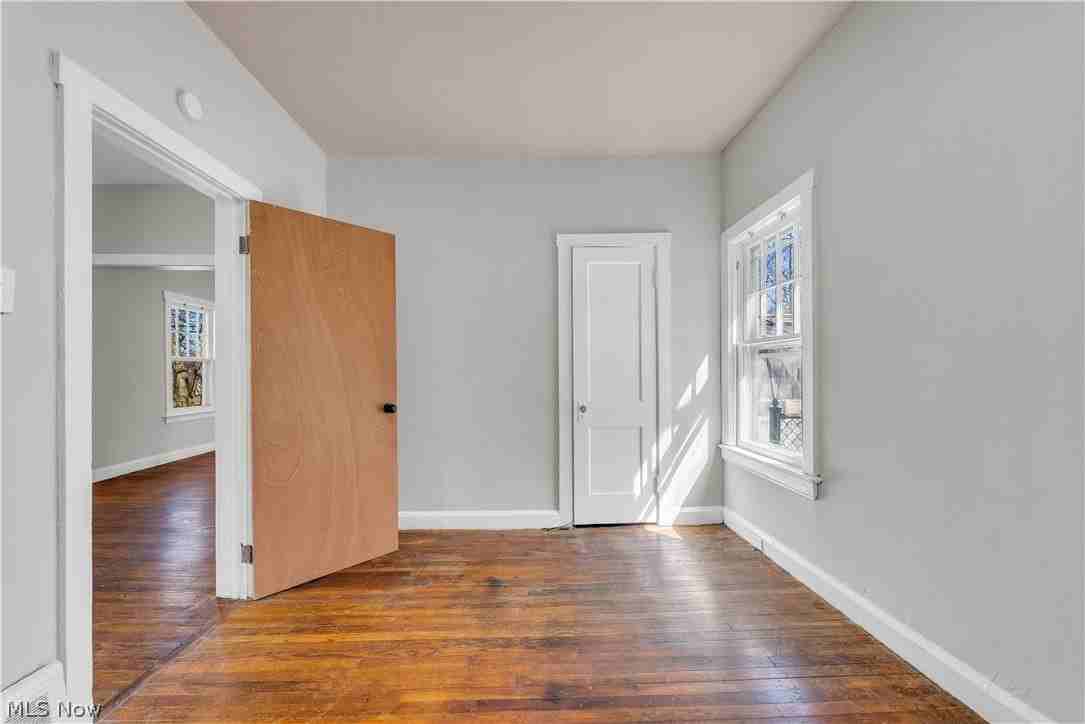 2150 Glenridge Rd - Photo 4 of 39