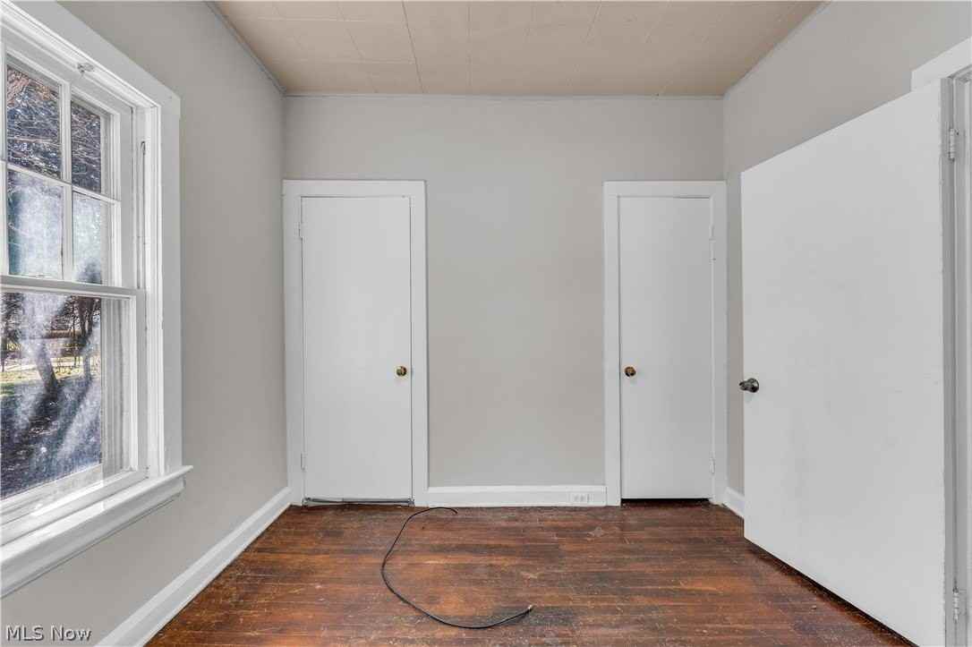 2150 Glenridge Rd - Photo 5 of 39