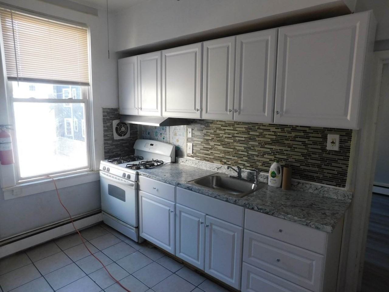 330 New York Ave - Photo 3 of 9