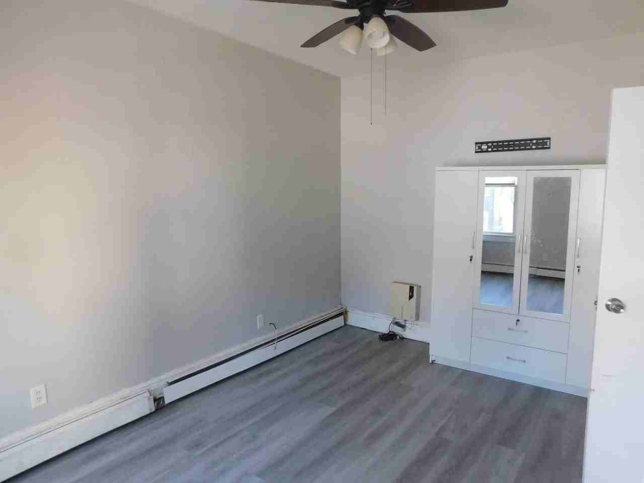 330 New York Ave - Photo 5 of 9