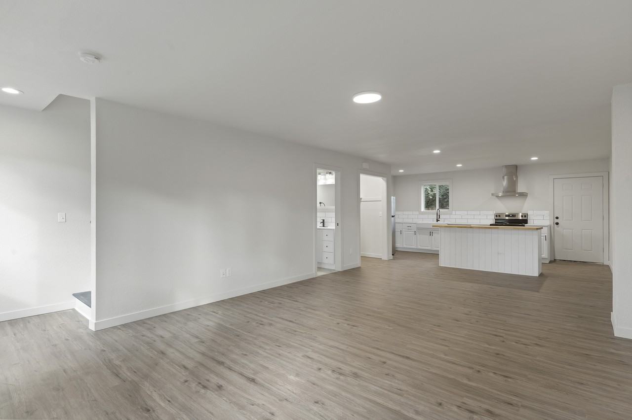 1990 Yew St Se #1990YEWST - Photo 3 of 13