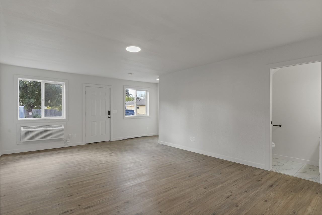 1990 Yew St Se #1990YEWST - Photo 4 of 13