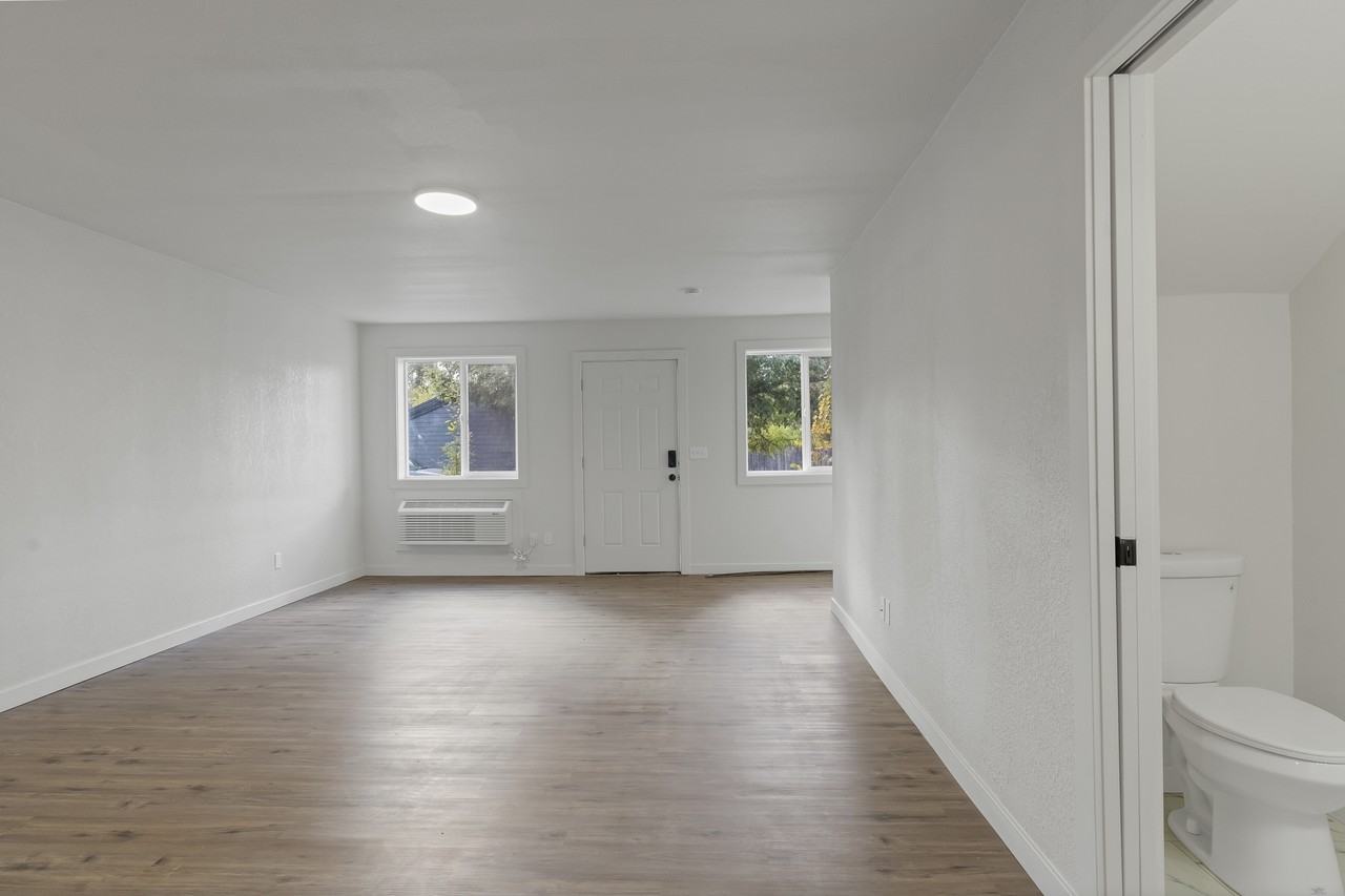 1990 Yew St Se #1990YEWST - Photo 5 of 13