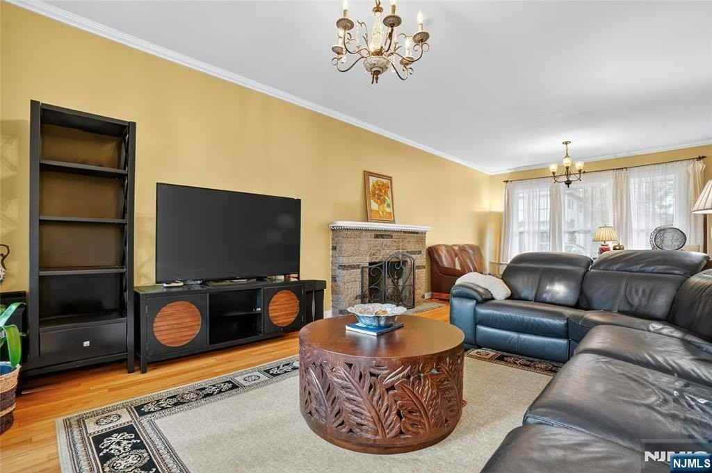 16 Greentree Ter - Photo 4 of 20