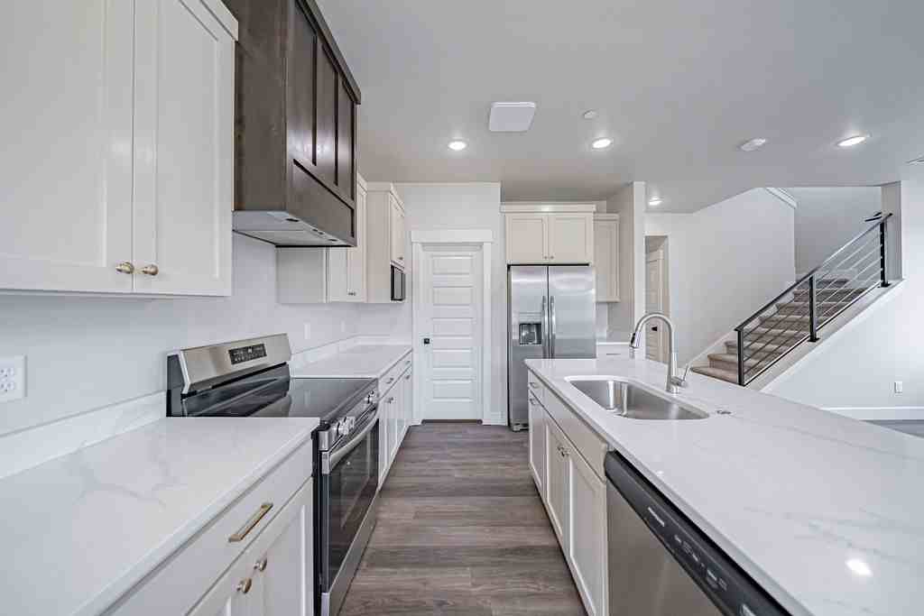 Huntshire Avenue - 2988 #2988 - Photo 7 of 35