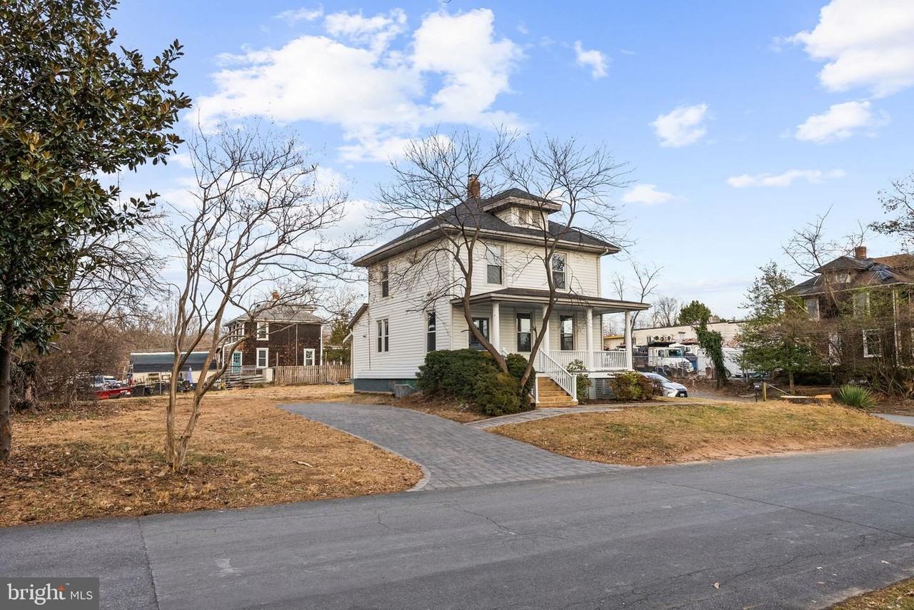 10512 Warfield St #1 - Photo 3 of 25