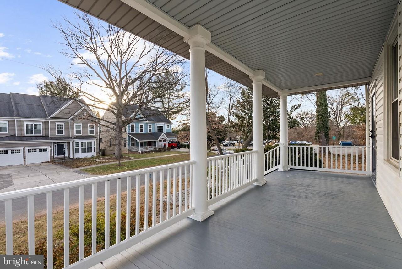 10512 Warfield St #1 - Photo 4 of 25