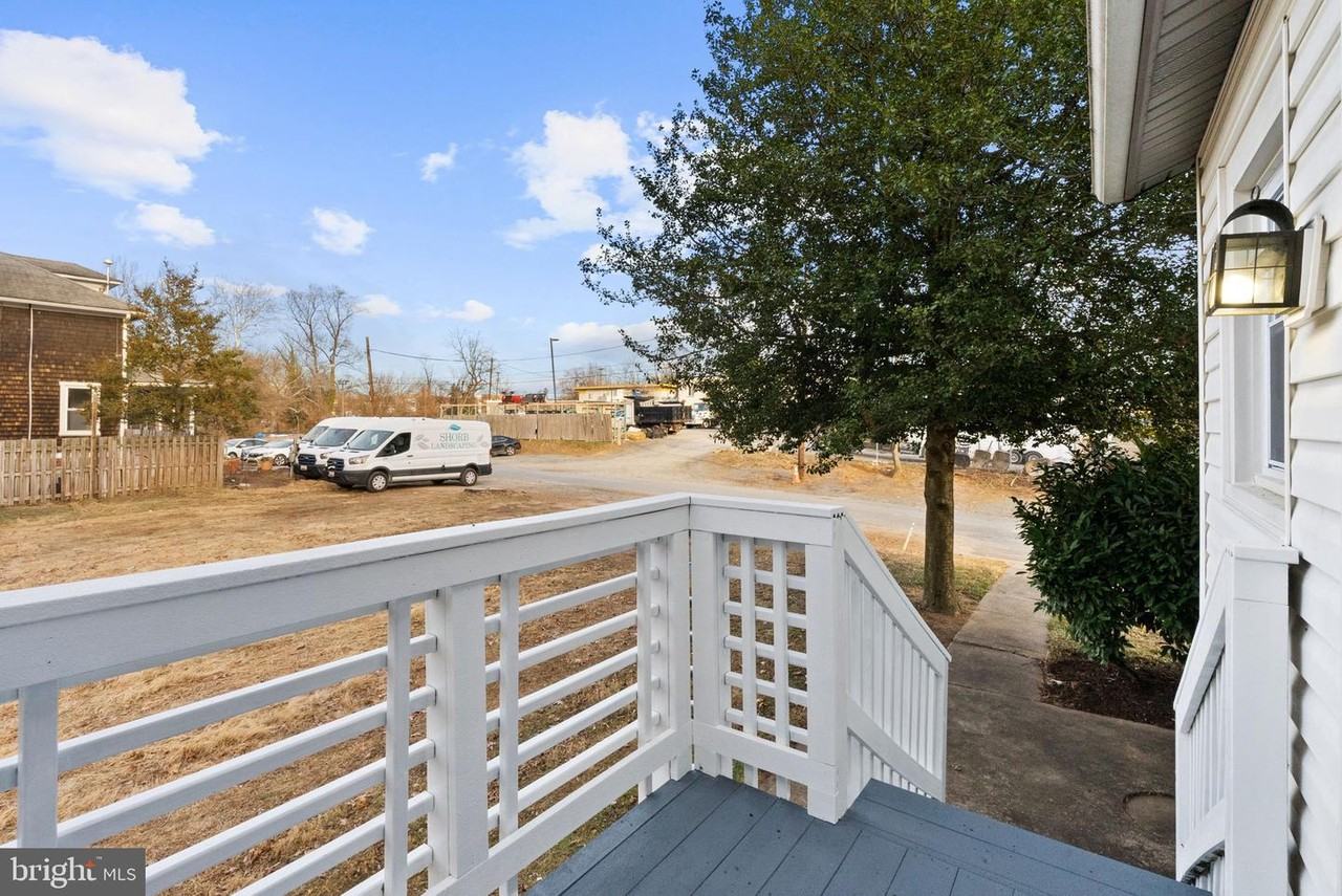 10512 Warfield St #1 - Photo 5 of 25