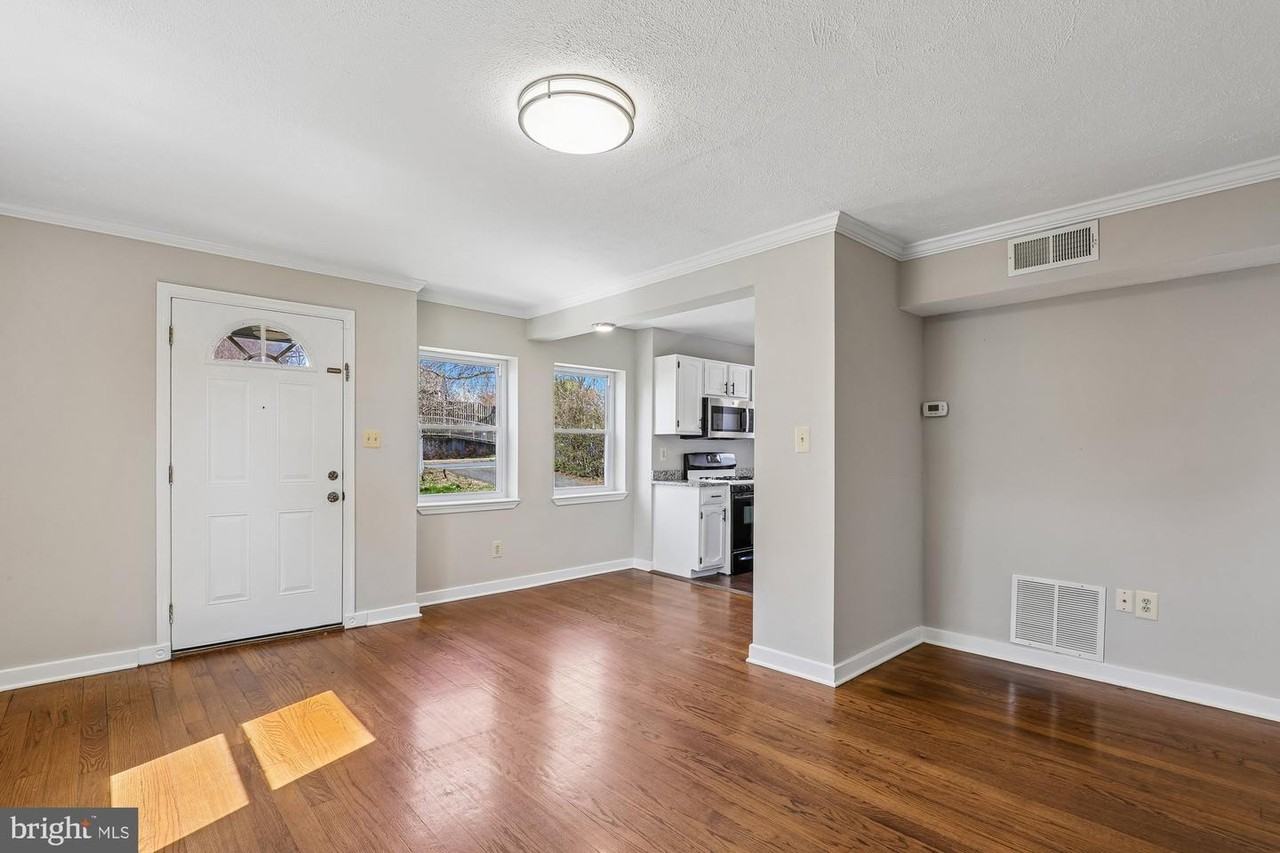 2328 Fort Dr #1 - Photo 2 of 25