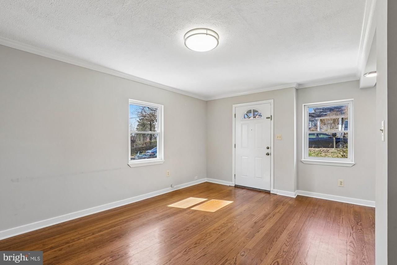 2328 Fort Dr #1 - Photo 4 of 25