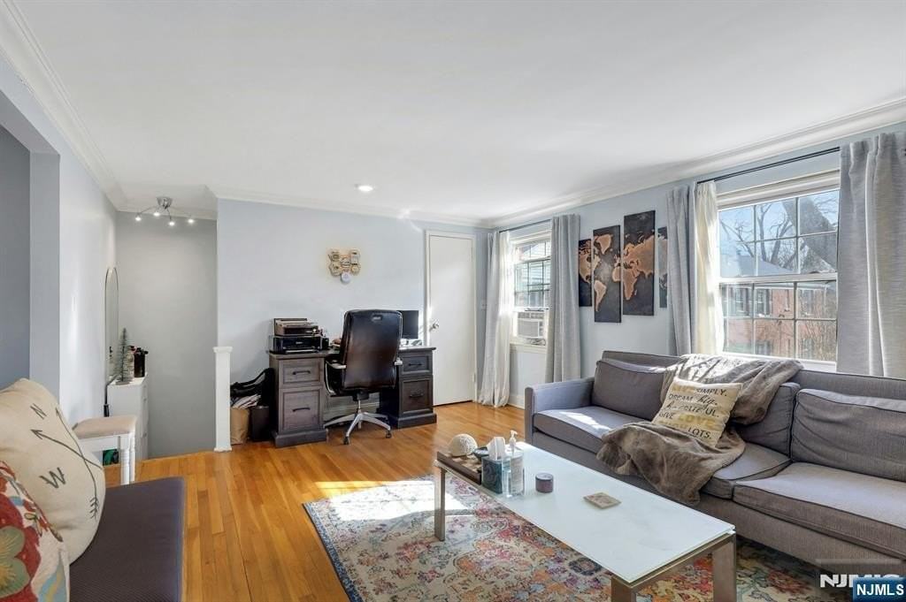 190 Knickerbocker Rd - Photo 5 of 23