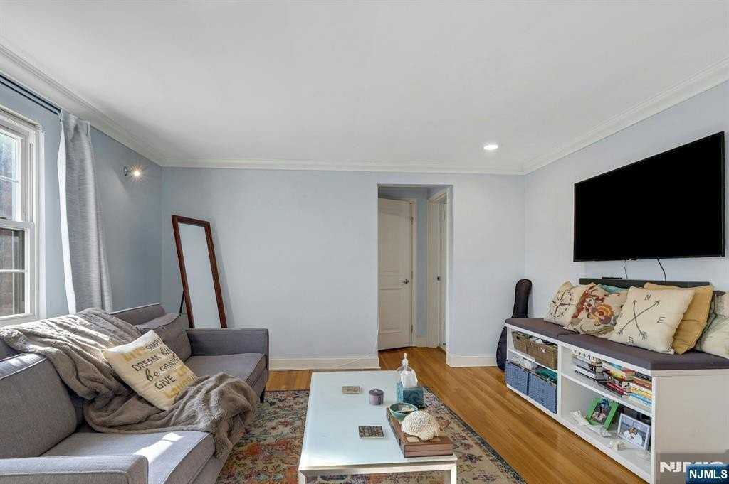 190 Knickerbocker Rd - Photo 6 of 23