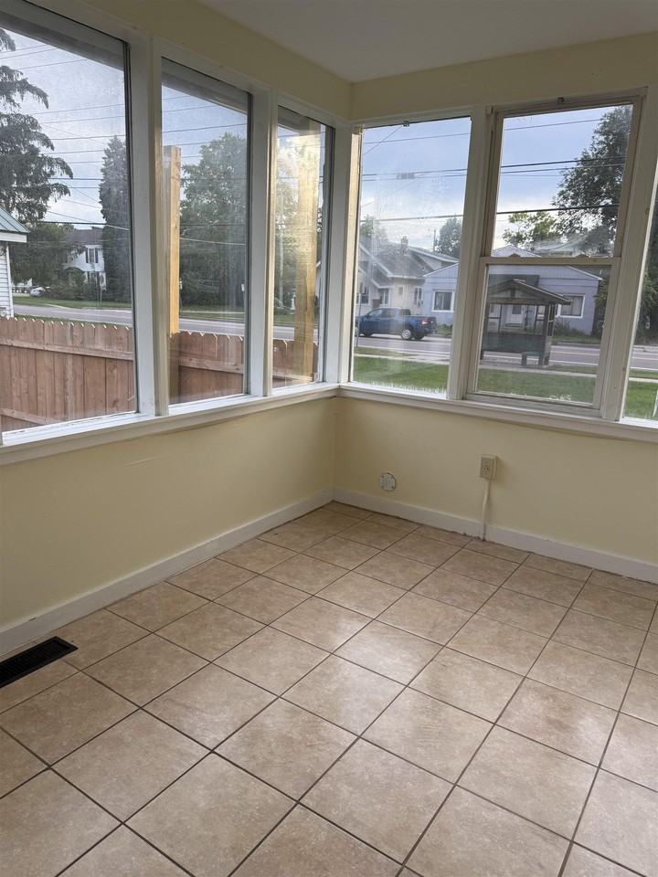 1540 North Ave - Photo 2 of 11