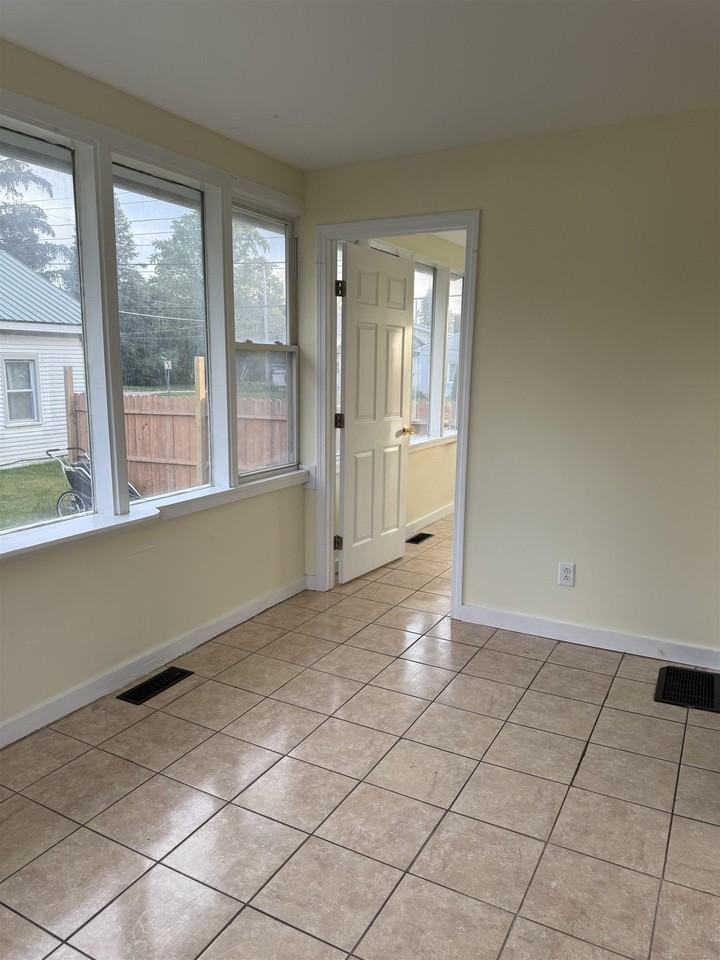 1540 North Ave - Photo 3 of 11