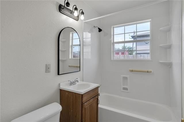 4831 Lynhuber Dr - Photo 6 of 9