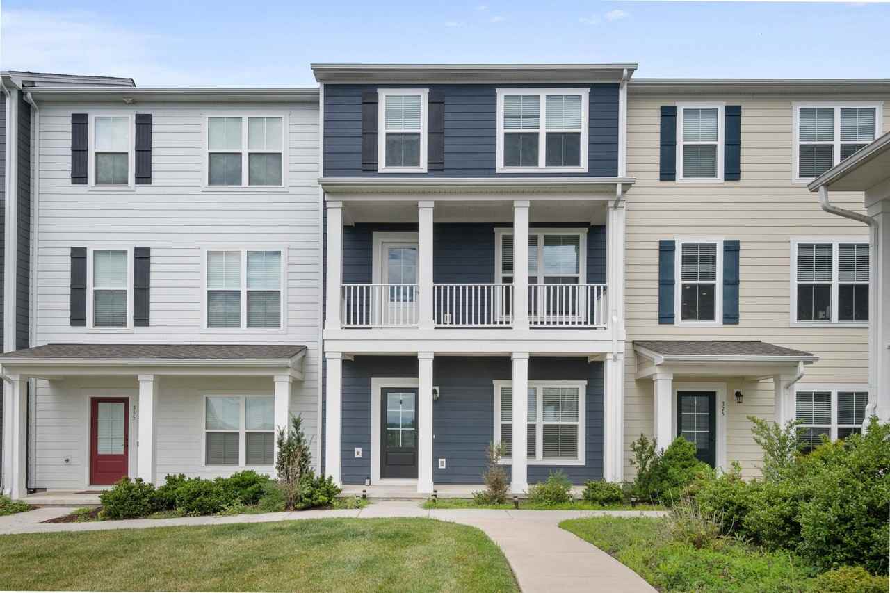 365 John Adams Dr - Photo 2 of 48