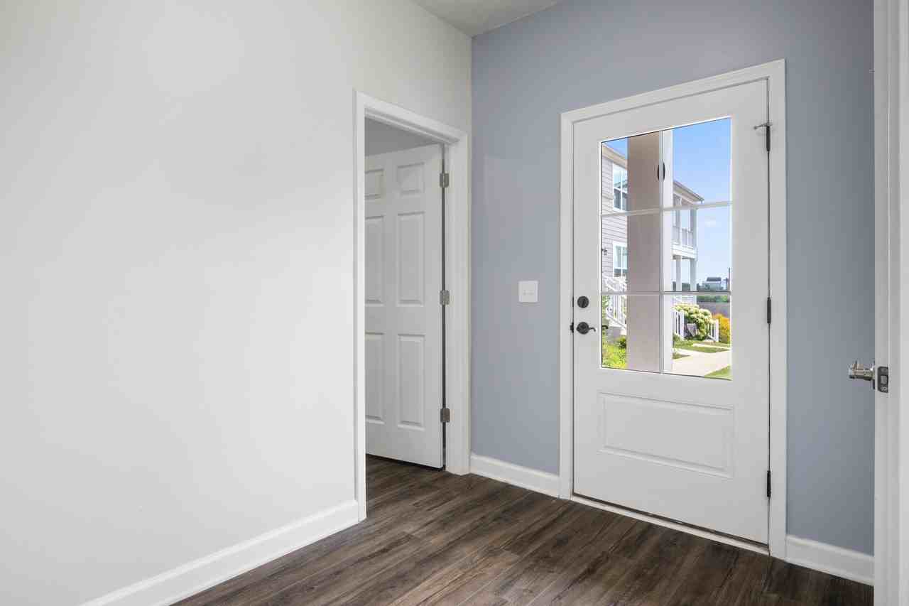 365 John Adams Dr - Photo 4 of 48